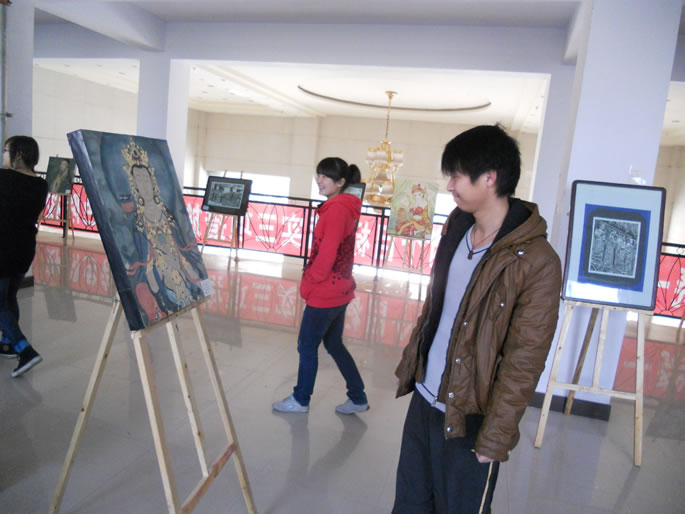 我们成功举办壁画、漆画、版画学生作品展 我们成功举办壁画、漆画、版画学生作品展