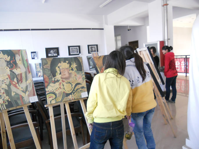 我们成功举办壁画、漆画、版画学生作品展 我们成功举办壁画、漆画、版画学生作品展