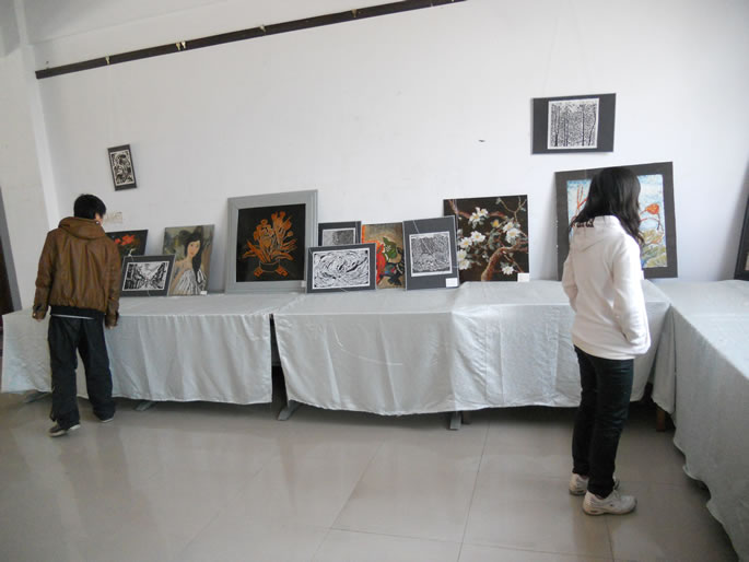我们成功举办壁画、漆画、版画学生作品展 我们成功举办壁画、漆画、版画学生作品展
