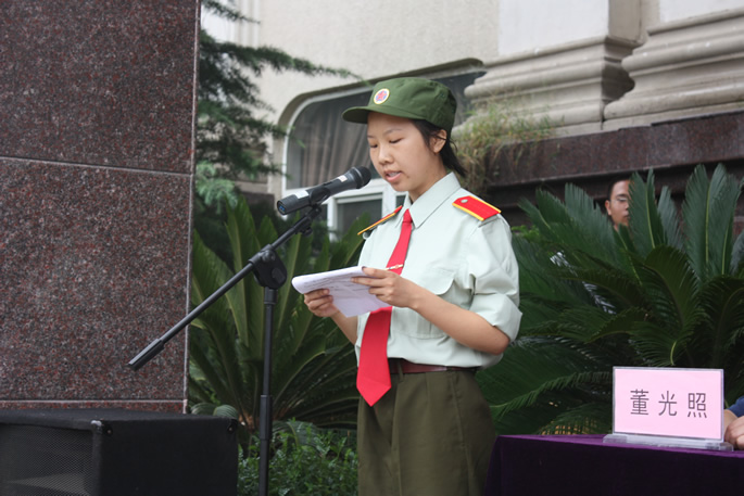 我们2010级新生开学典礼暨军训动员大会隆重举行 我们2010级新生开学典礼暨军训动员大会隆重举行