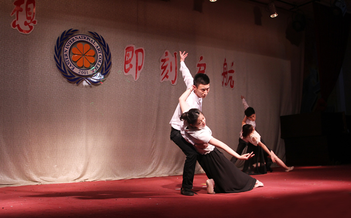 我们隆重举办2013届毕业生晚会