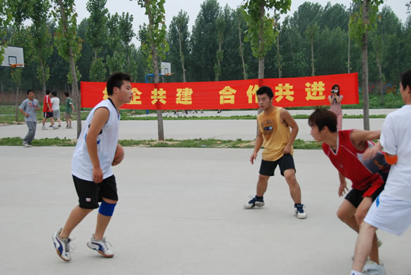 “校企共建 合作共进”友谊篮球赛圆满结束 “校企共建 合作共进”友谊篮球赛圆满结束