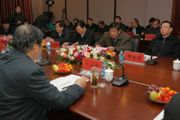 河南省政协靳绥东副主席一行莅临我们考察指导工作