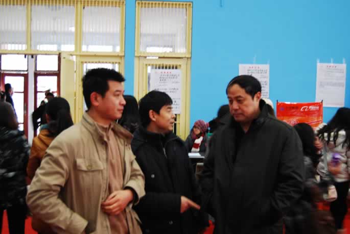 我们毕业生参加郑州轻工业学院2011届毕业生供需见面会 我们毕业生参加郑州轻工业学院2011届毕业生供需见面会