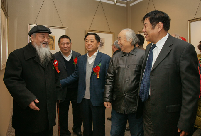 我们名誉院长王威先生从艺60年画展在商都艺术馆举办