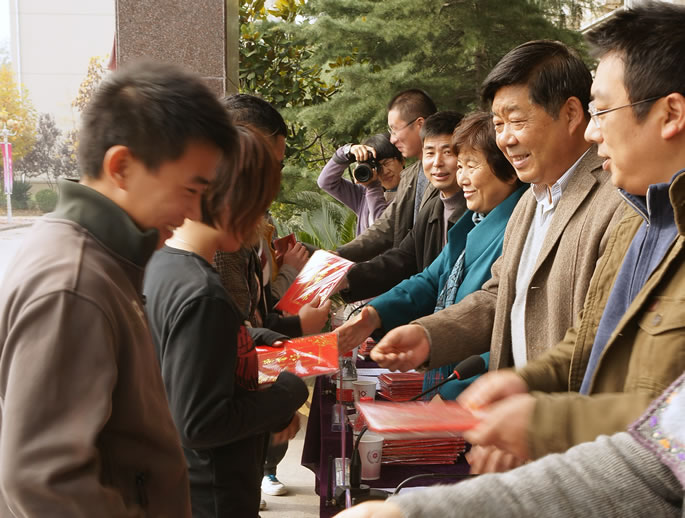 我们2010--2011学年评优奖先大会隆重举行 我们2010--2011学年评优奖先大会隆重举行