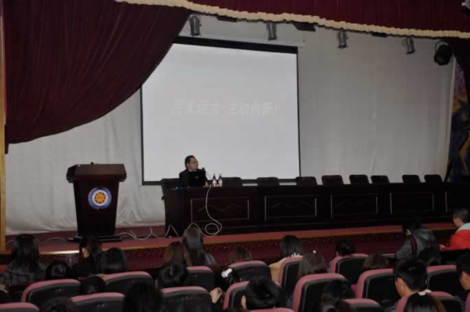 中原著名品牌策划师杨旭老师来我们讲座 中原著名品牌策划师杨旭老师来我们讲座
