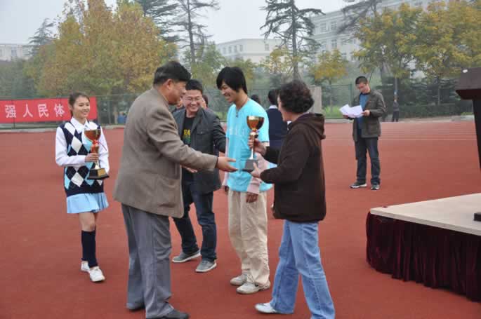 我们第二届田径运动会圆满落幕 我们第二届田径运动会圆满落幕