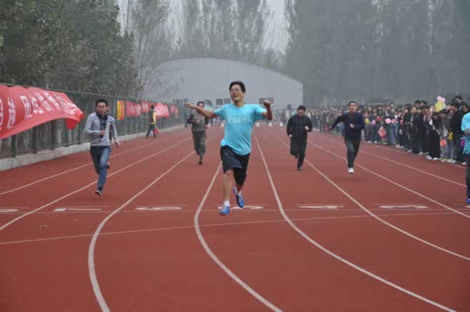 我们第二届田径运动会圆满落幕 我们第二届田径运动会圆满落幕