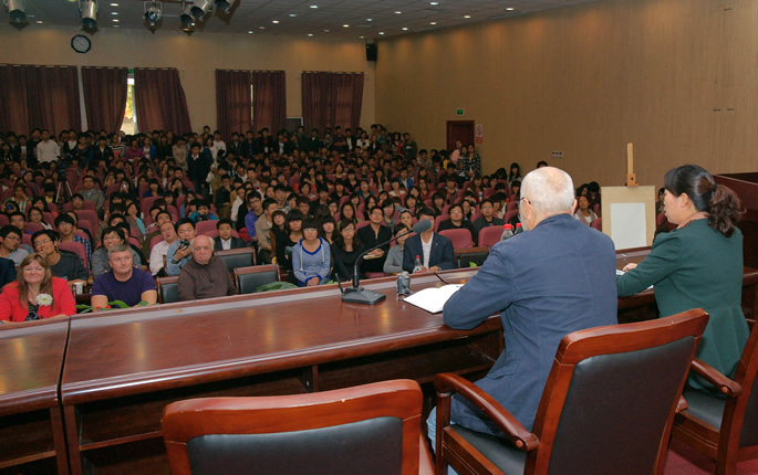 “名师讲堂”之三——苏里科夫美术学院大师讲堂在学术报告厅举行“名师讲堂”之三——苏里科夫美术学院大师讲堂在学术报告厅举行 “名师讲堂”之三——苏里科夫美术学院大师讲堂在学术报告厅举行“名师讲堂”之三——苏里科夫美术学院大师讲堂在学术报告厅举行