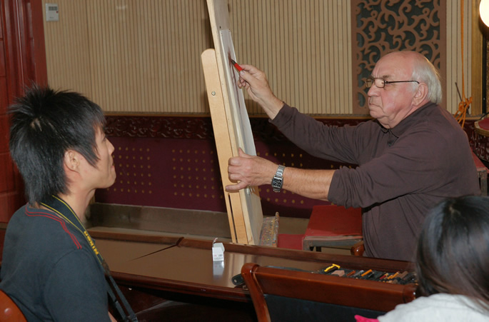 “名师讲堂”之三——苏里科夫美术学院大师讲堂在学术报告厅举行“名师讲堂”之三——苏里科夫美术学院大师讲堂在学术报告厅举行 “名师讲堂”之三——苏里科夫美术学院大师讲堂在学术报告厅举行“名师讲堂”之三——苏里科夫美术学院大师讲堂在学术报告厅举行