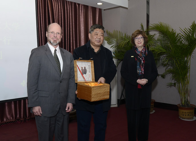美国水牛城大学代表团一行莅临我们参观访问 美国水牛城大学代表团一行莅临我们参观访问