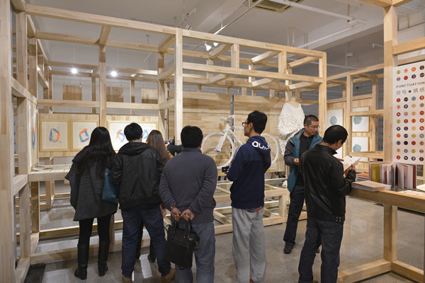 我们组织教师参观“千里之行”中国重点美术院校2014届毕业生优秀作品展 我们组织教师参观“千里之行”中国重点美术院校2014届毕业生优秀作品展