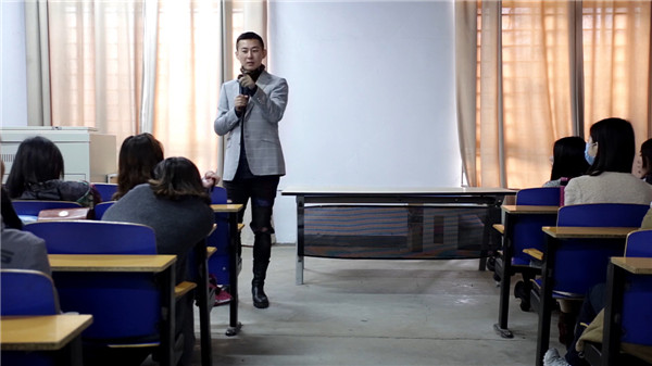 服装与服饰设计专业“十年庆”系列活动之“时尚讲﹒演季” ——“设计师成长之路” 服装与服饰设计专业“十年庆”系列活动之“时尚讲﹒演季” ——“设计师成长之路”