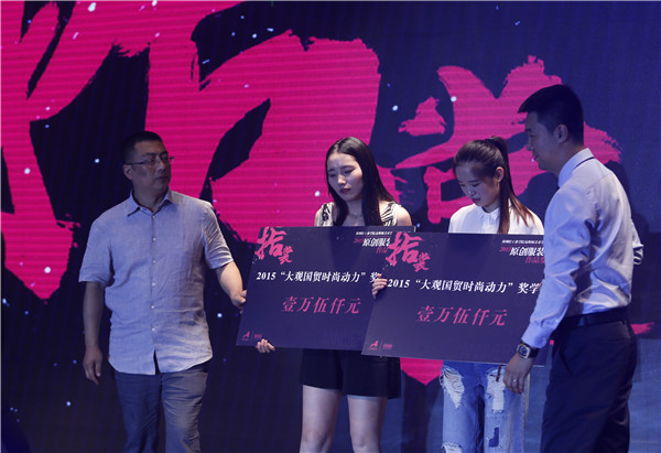 “拾▪裳”原创设计秀演绎时尚大片----记服装与服饰设计专业十年庆