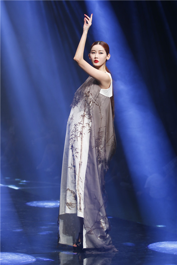 “拾▪裳”原创设计秀演绎时尚大片----记服装与服饰设计专业十年庆