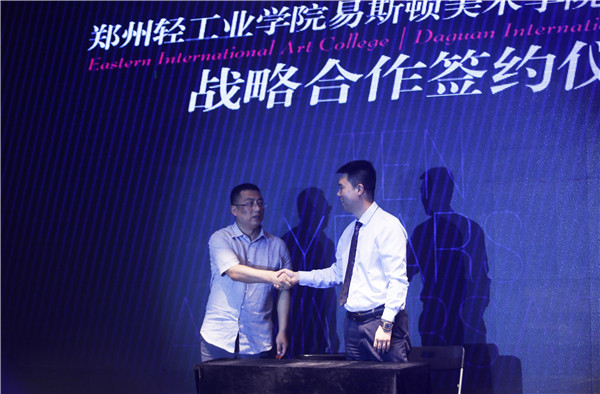 “拾▪裳”原创设计秀演绎时尚大片----记服装与服饰设计专业十年庆