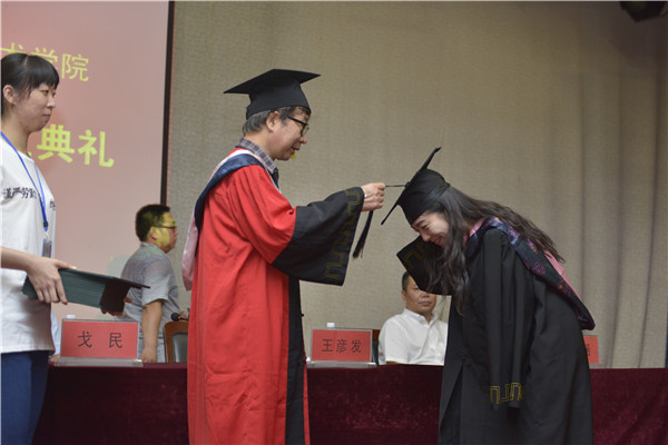 我们举行2015届本科生毕业典礼