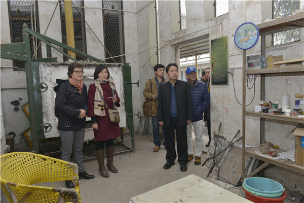 首届“中原国际陶瓷双年展”专家组莅临我们参观指导