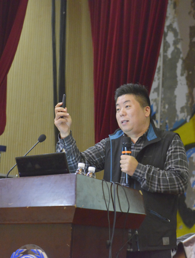 青年陶艺家霍筱剑先生到我们讲学 青年陶艺家霍筱剑先生到我们讲学