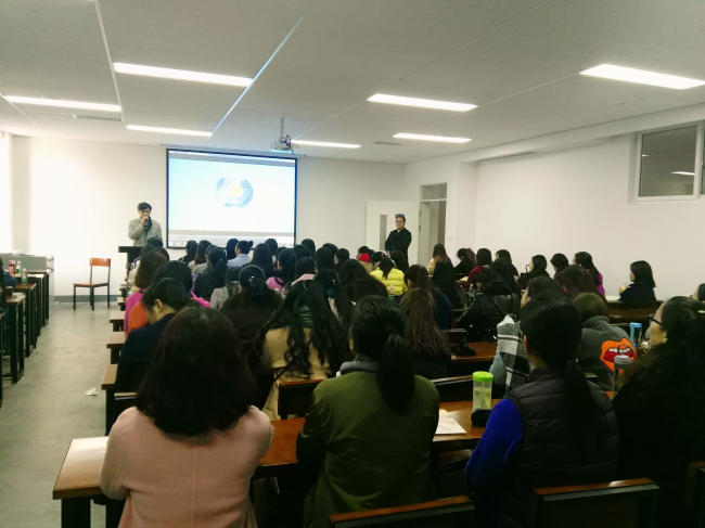 助推践行素质教育—郑东新区中小学美术教师一行参观我们造型艺术系
