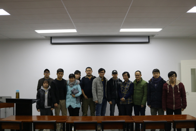 江南大学著名雕塑家徐诚一教授来我们讲学并被聘为客座教授 江南大学著名雕塑家徐诚一教授来我们讲学并被聘为客座教授
