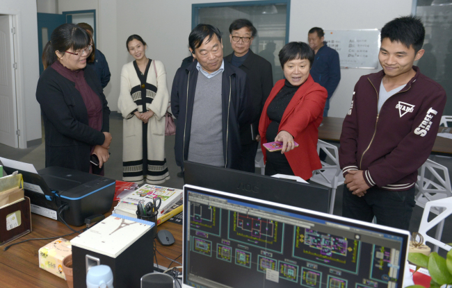 省招生办主任朱玉山一行来我们视察工作