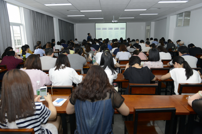 学院召开第三批“青蓝工程”培养期满总结汇报会议和第四批中期检查会议