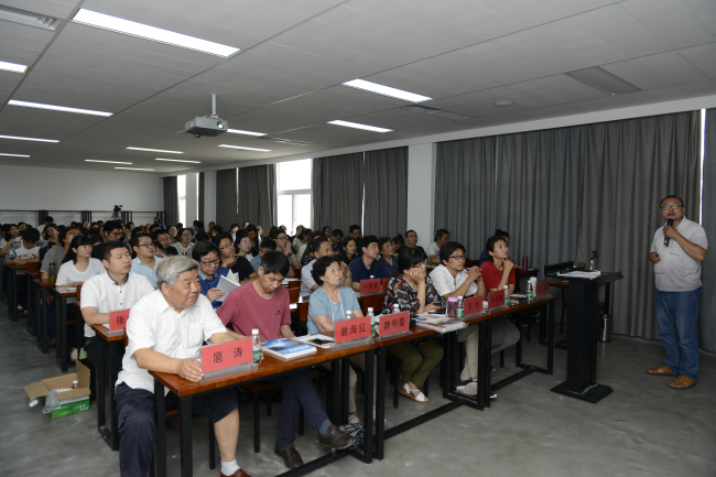 学院召开第三批“青蓝工程”培养期满总结汇报会议和第四批中期检查会议