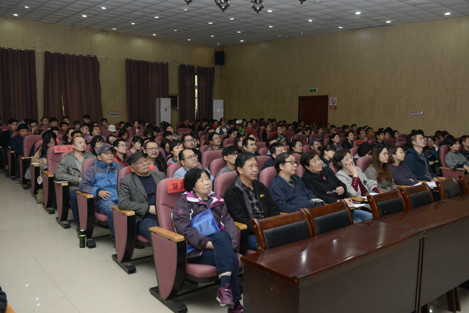 我们组织广大师生集中观看十九大开幕会 我们组织广大师生集中观看十九大开幕会