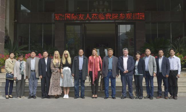 罗马尼亚考察团一行对我们进行友好访问 罗马尼亚考察团一行对我们进行友好访问
