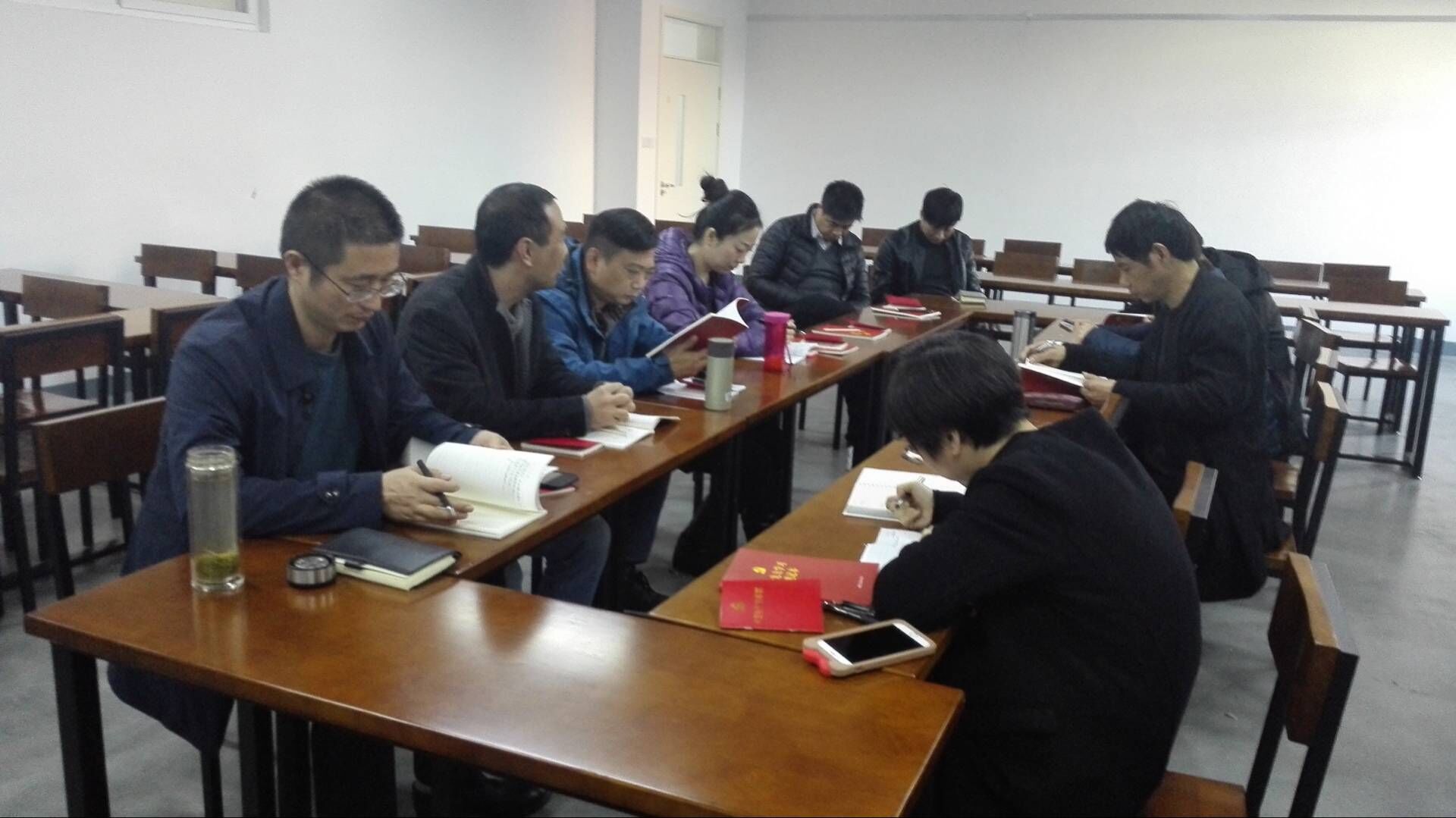 深入学习贯彻党的十九大精神 ——教工第三党小组专题学习讨论