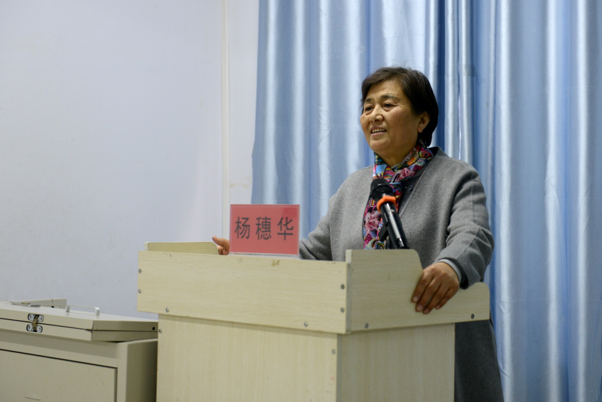 我们教工党支部进行“全面解读十九大党章修正案”专题党课 我们教工党支部进行“全面解读十九大党章修正案”专题党课