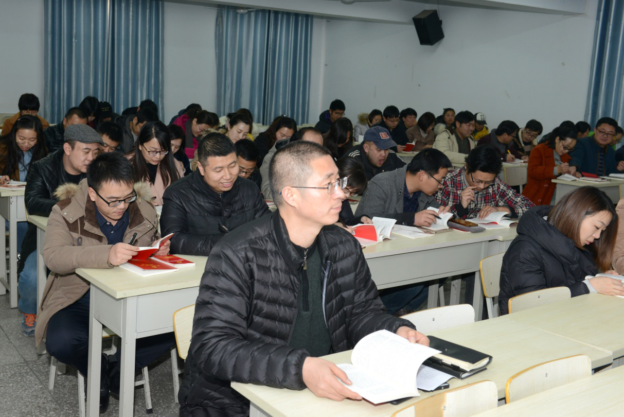 我们教工党支部进行“全面解读十九大党章修正案”专题党课 我们教工党支部进行“全面解读十九大党章修正案”专题党课