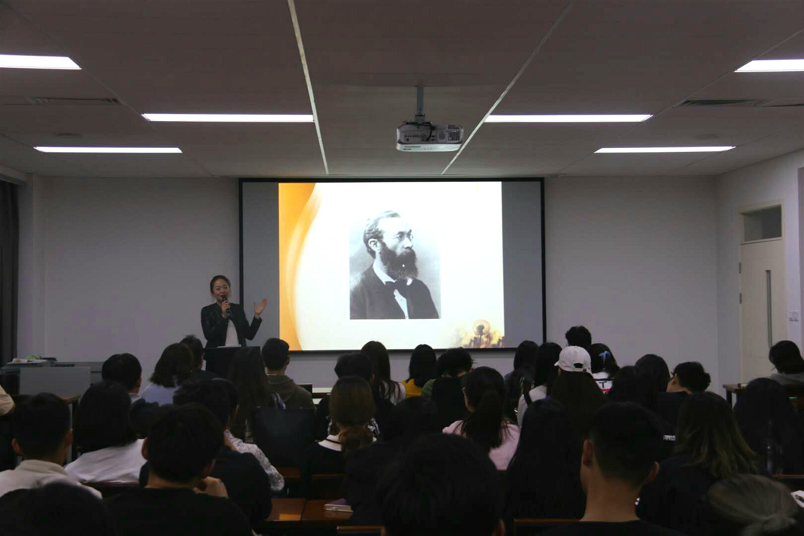 用心理学实现自我成长 ——我们举行2018年度心理健康教育周系列活动