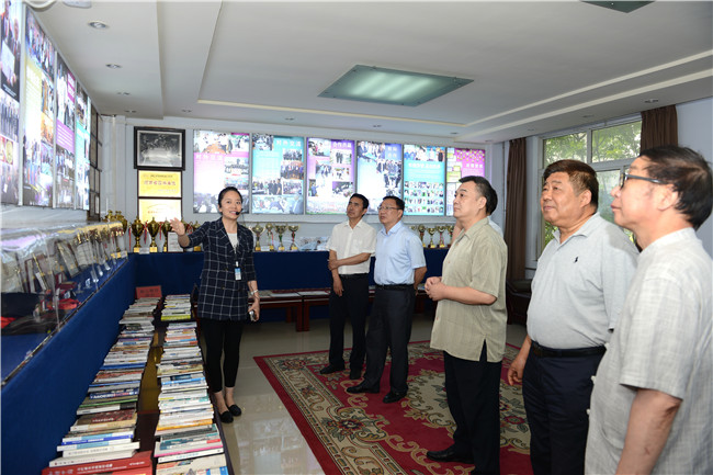 校党委书记俞海洛一行到我们调研指导工作