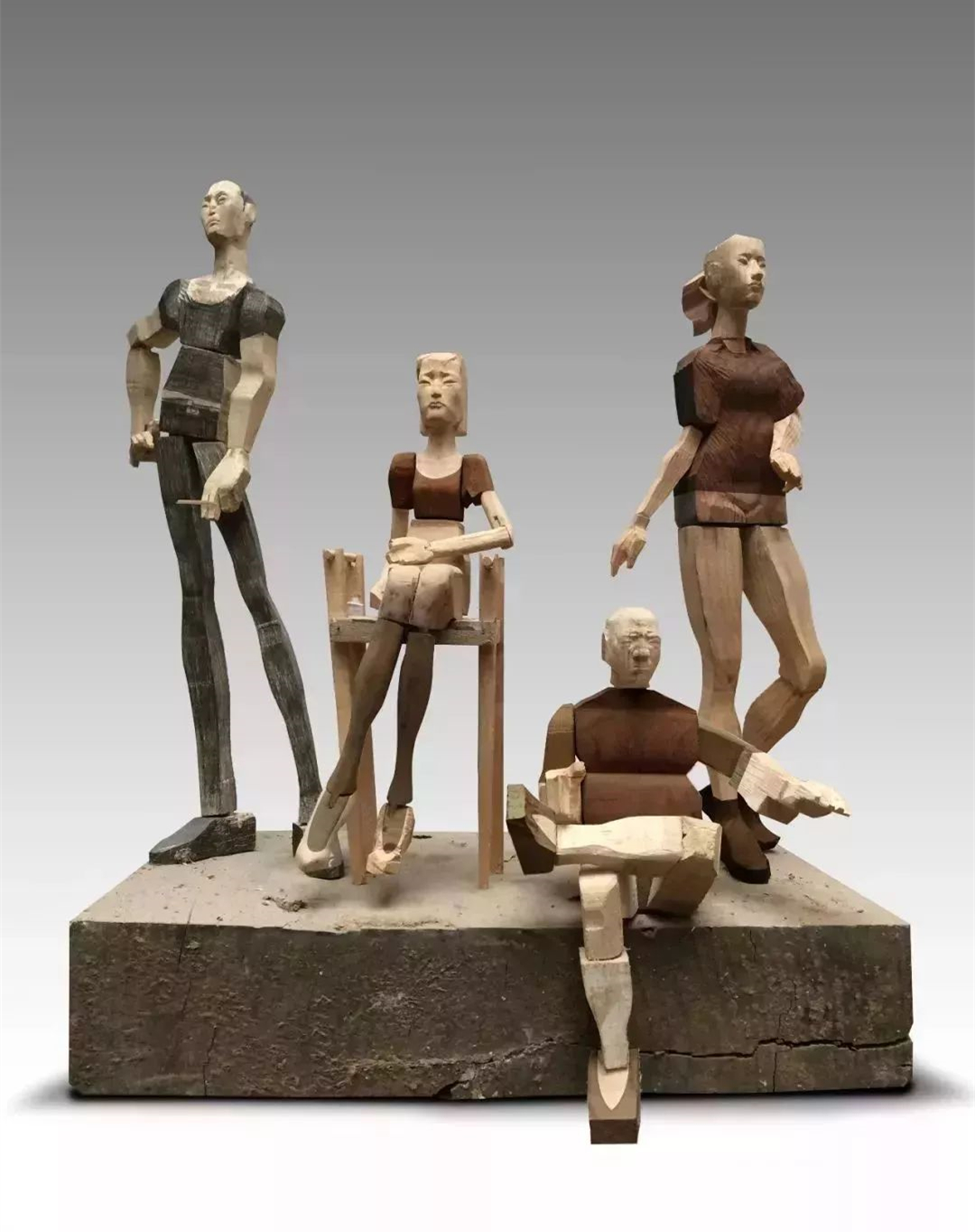我们青年教师赵凡雕塑作品入选第六届全国青年美展