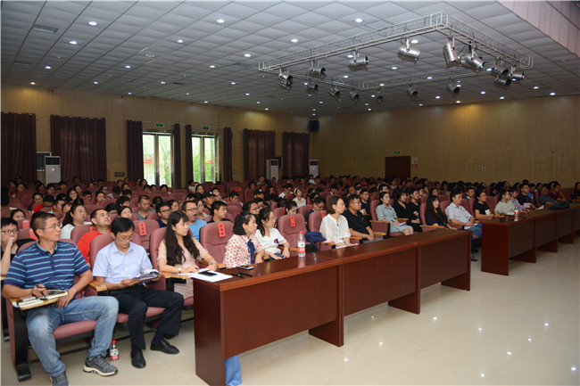 我们召开2018—2019学年第一学期 期初全体教职工大会