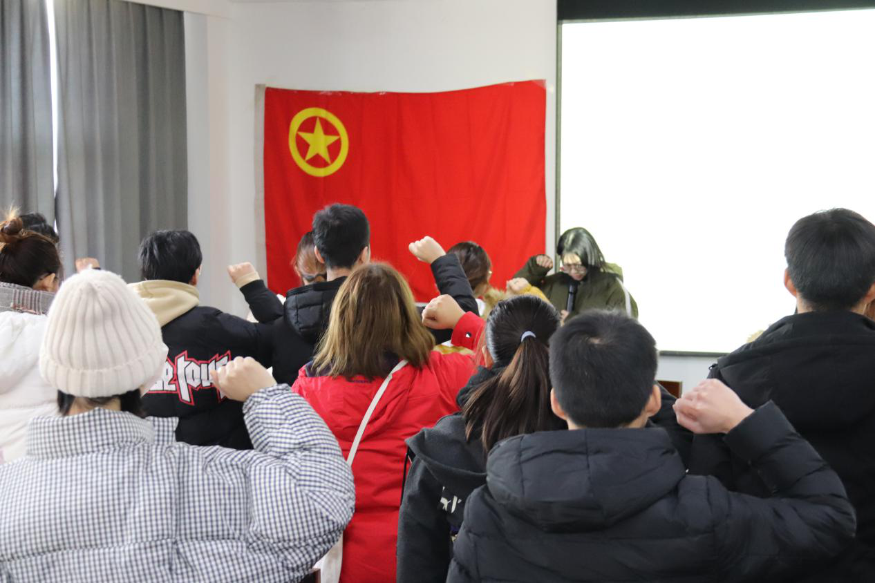 誓词铿锵 身份荣光 ——2018年下半年新团员入团仪式隆重举行 誓词铿锵 身份荣光 ——2018年下半年新团员入团仪式隆重举行