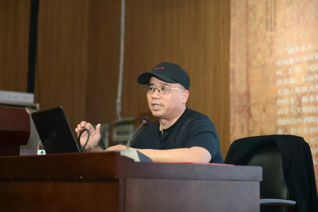 中央美术学院王颖生教授到我们讲学并受聘教授