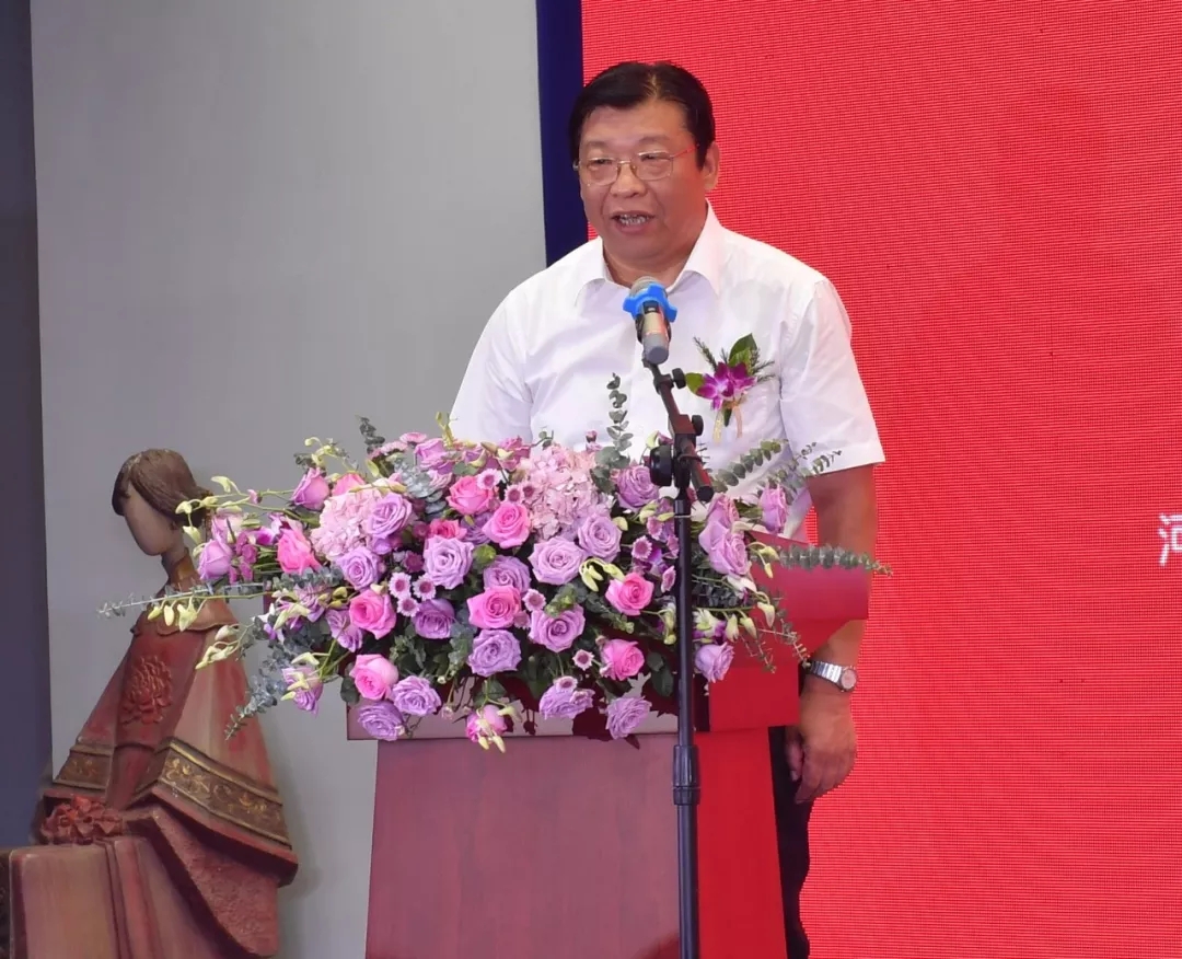 庆祝新中国成立70周年 郑州轻工业大学易斯顿美术学院教师暨2019届毕业生作品展隆重开幕