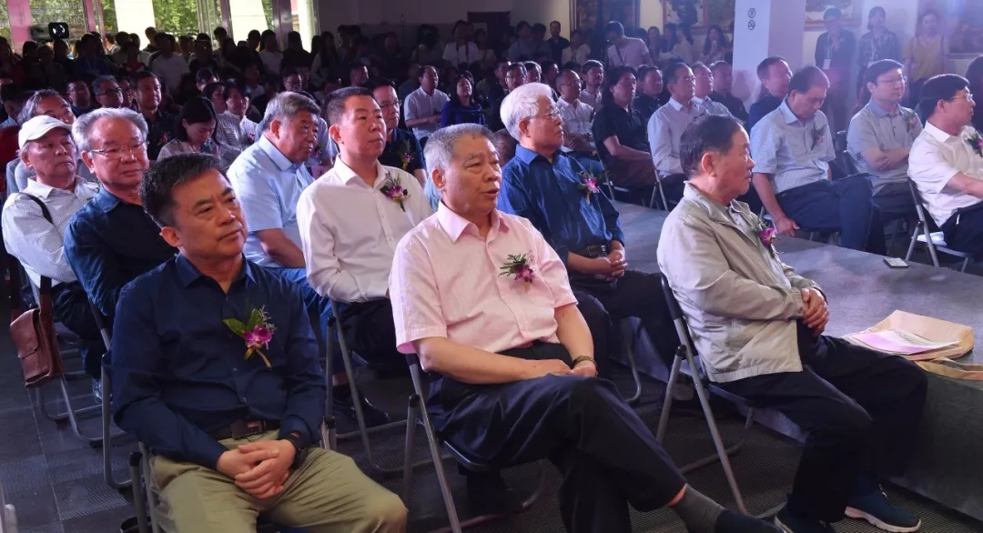 庆祝新中国成立70周年 郑州轻工业大学易斯顿美术学院教师暨2019届毕业生作品展隆重开幕