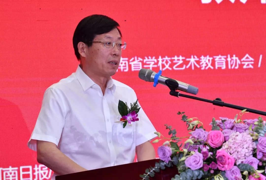 庆祝新中国成立70周年 郑州轻工业大学易斯顿美术学院教师暨2019届毕业生作品展隆重开幕