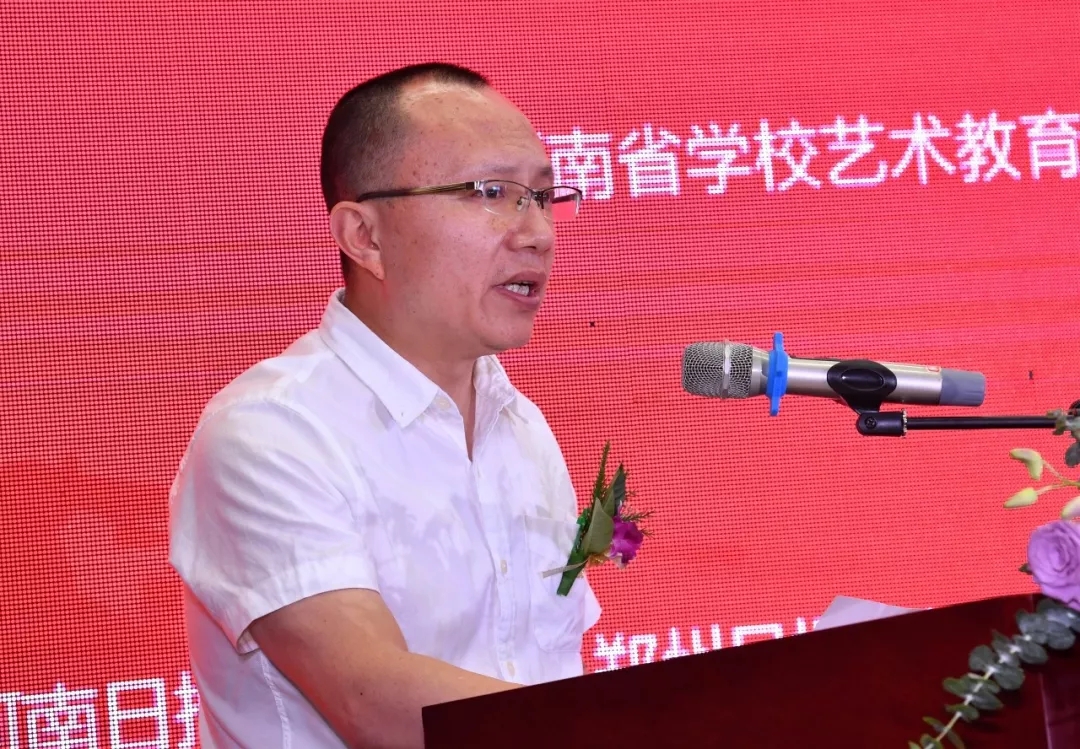 庆祝新中国成立70周年 郑州轻工业大学易斯顿美术学院教师暨2019届毕业生作品展隆重开幕