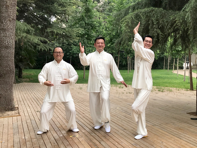 学院工会成功举办教职工“八段锦”快闪活动