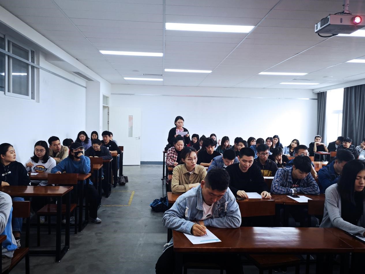 学生第二党支部召开预备党员转正征求党员和群众意见座谈会