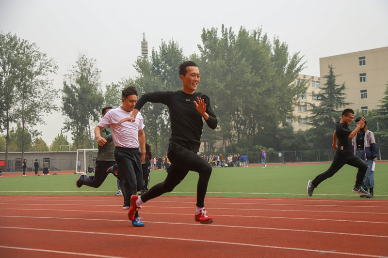 我们举办第十届田径运动会