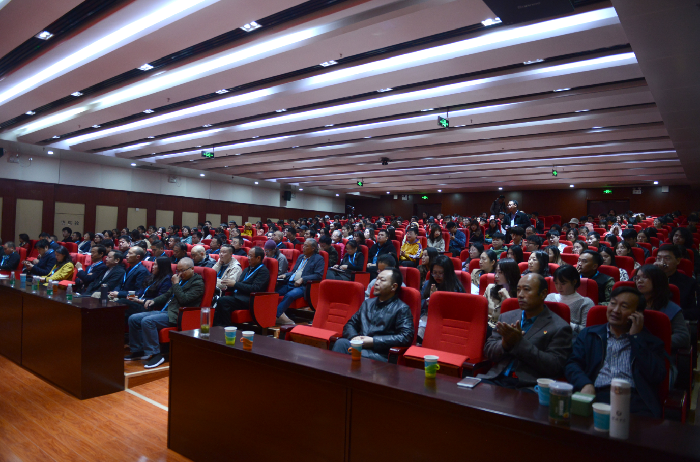 我们师生代表参加首届中国生活陶瓷产业技术发展大会 我们师生代表参加首届中国生活陶瓷产业技术发展大会