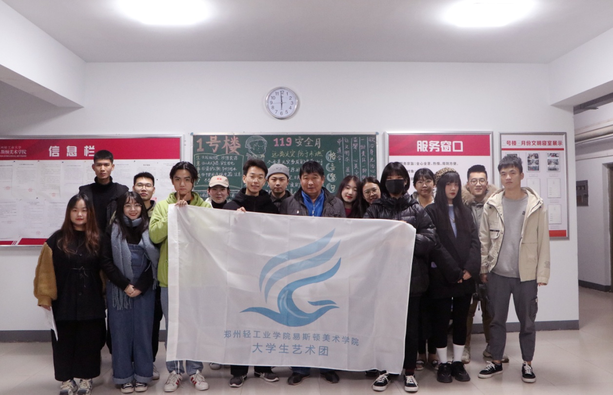 小衣大爱，情暖人心—我们师生积极参与爱心捐衣活动