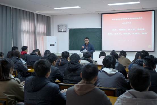 我们召开学生党支部大会